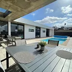 Eslanzarote Eco Tony, Heated Pool, Jacuzzi, Sat Tv, Super Wifi Villa