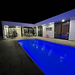 Eslanzarote Eco Tony, Heated Pool, Jacuzzi, Sat Tv, Super Wifi