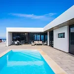 Eslanzarote Eco Tony, Heated Pool, Jacuzzi, Sat Tv, Super Wifi