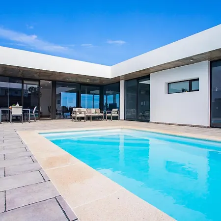 Eslanzarote Eco Tony, Heated Pool, Jacuzzi, Sat Tv, Super Wifi Villa *