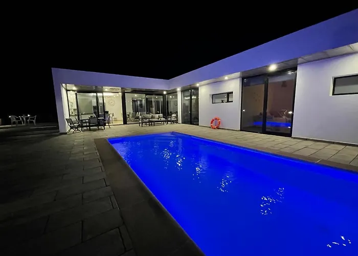 Eslanzarote Eco Tony, Heated Pool, Jacuzzi, Sat Tv, Super Wifi