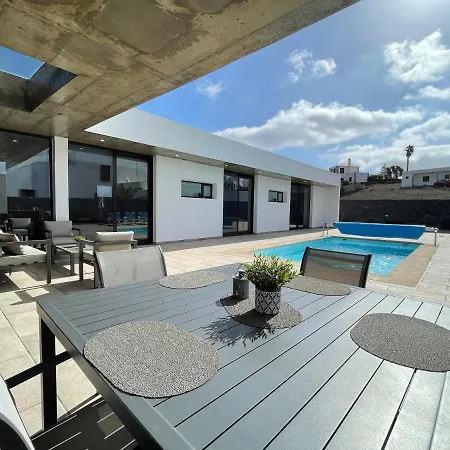 Eslanzarote Eco Tony, Heated Pool, Jacuzzi, Sat Tv, Super Wifi Villa