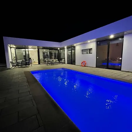 Eslanzarote Eco Tony, Heated Pool, Jacuzzi, Sat Tv, Super Wifi