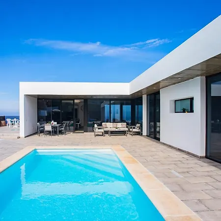 Eslanzarote Eco Tony, Heated Pool, Jacuzzi, Sat Tv, Super Wifi