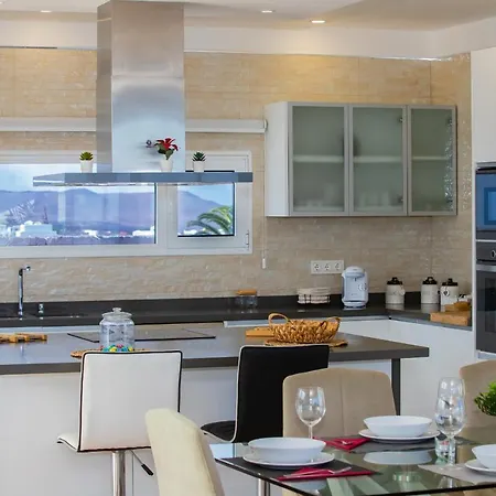 Eslanzarote Eco Tony, Heated Pool, Jacuzzi, Sat Tv, Super Wifi Вилла