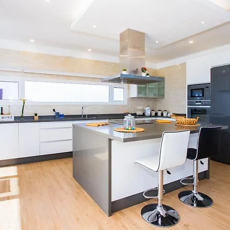 Eslanzarote Eco Tony, Heated Pool, Jacuzzi, Sat Tv, Super Wifi Villa *