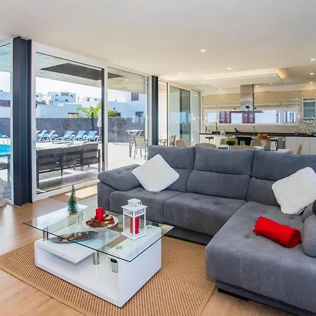 Villa Eslanzarote Eco Tony, Heated Pool, Jacuzzi, Sat Tv, Super Wifi La Costa