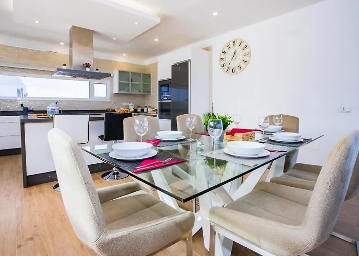 Eslanzarote Eco Tony, Heated Pool, Jacuzzi, Sat Tv, Super Wifi