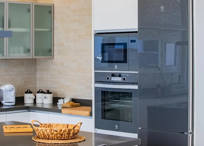 Eslanzarote Eco Tony, Heated Pool, Jacuzzi, Sat Tv, Super Wifi Villa La Costa