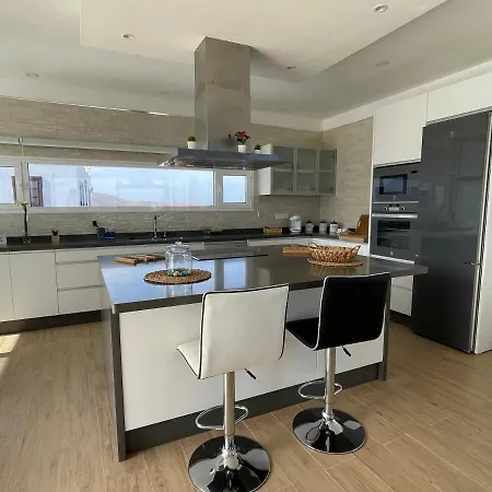 Eslanzarote Eco Tony, Heated Pool, Jacuzzi, Sat Tv, Super Wifi