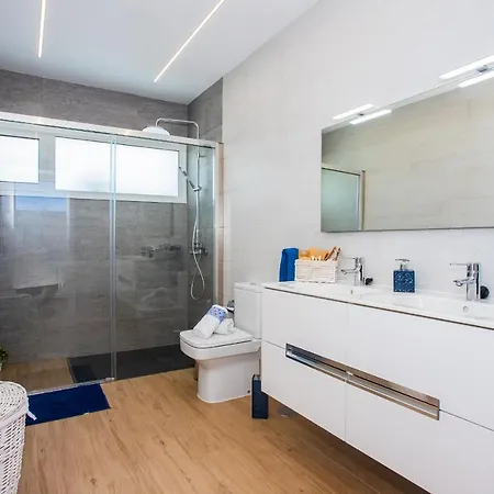 Eslanzarote Eco Tony, Heated Pool, Jacuzzi, Sat Tv, Super Wifi