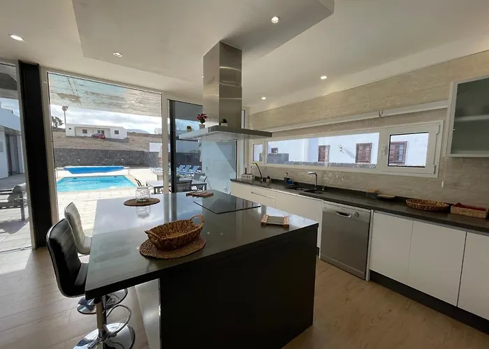 Villa Eslanzarote Eco Tony, Heated Pool, Jacuzzi, Sat Tv, Super Wifi